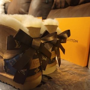 Furry Snow boots 👢 😍